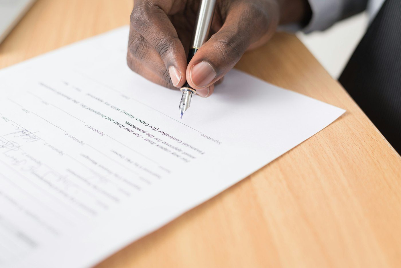 Een overeenkomst wordt ondertekend
